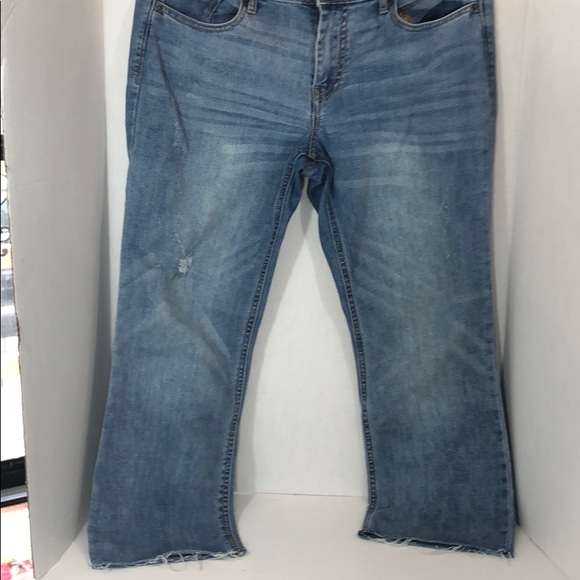 Capri flare Old Navy distressed jeans - Picture 2 of 7